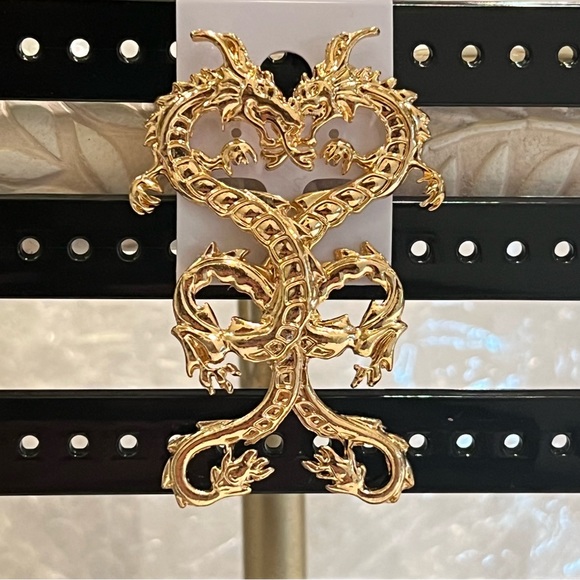 Dragon stud Earrings - Picture 4 of 7